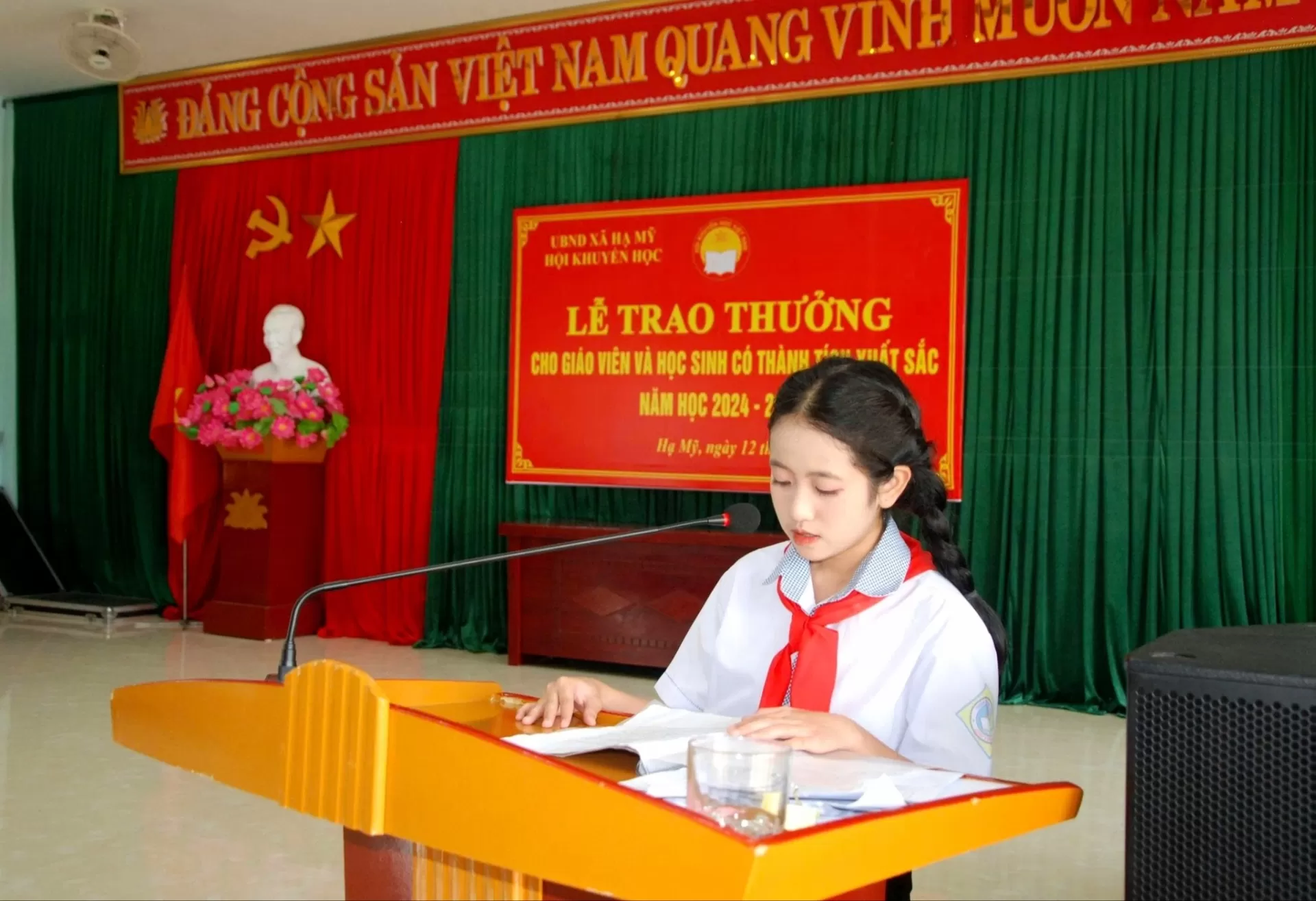Trao thưởng học sinh đạt giải năm học 2024-2025