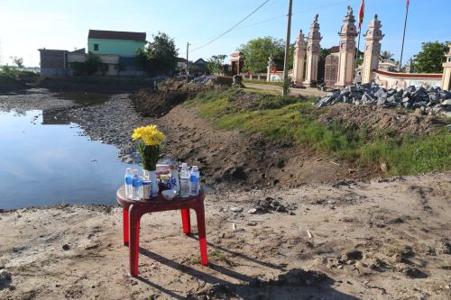 Triển khai tiếp tục công trình tôn tạo ao Đình