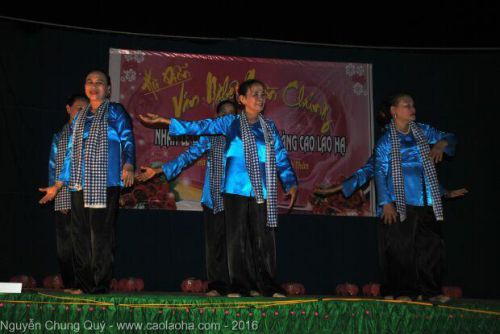 Thơ ca, hò hát dân gian