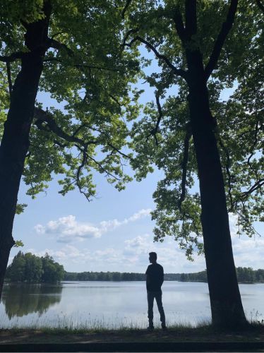 Những ngày tháng xa nhà