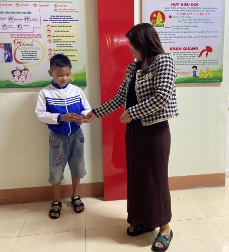 Cháu Đặng Văn Hiếu trả lại của rơi