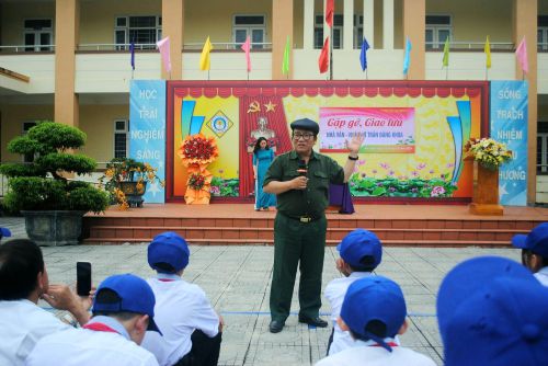 Giao lưu cùng nhà thơ Trần Đăng Khoa