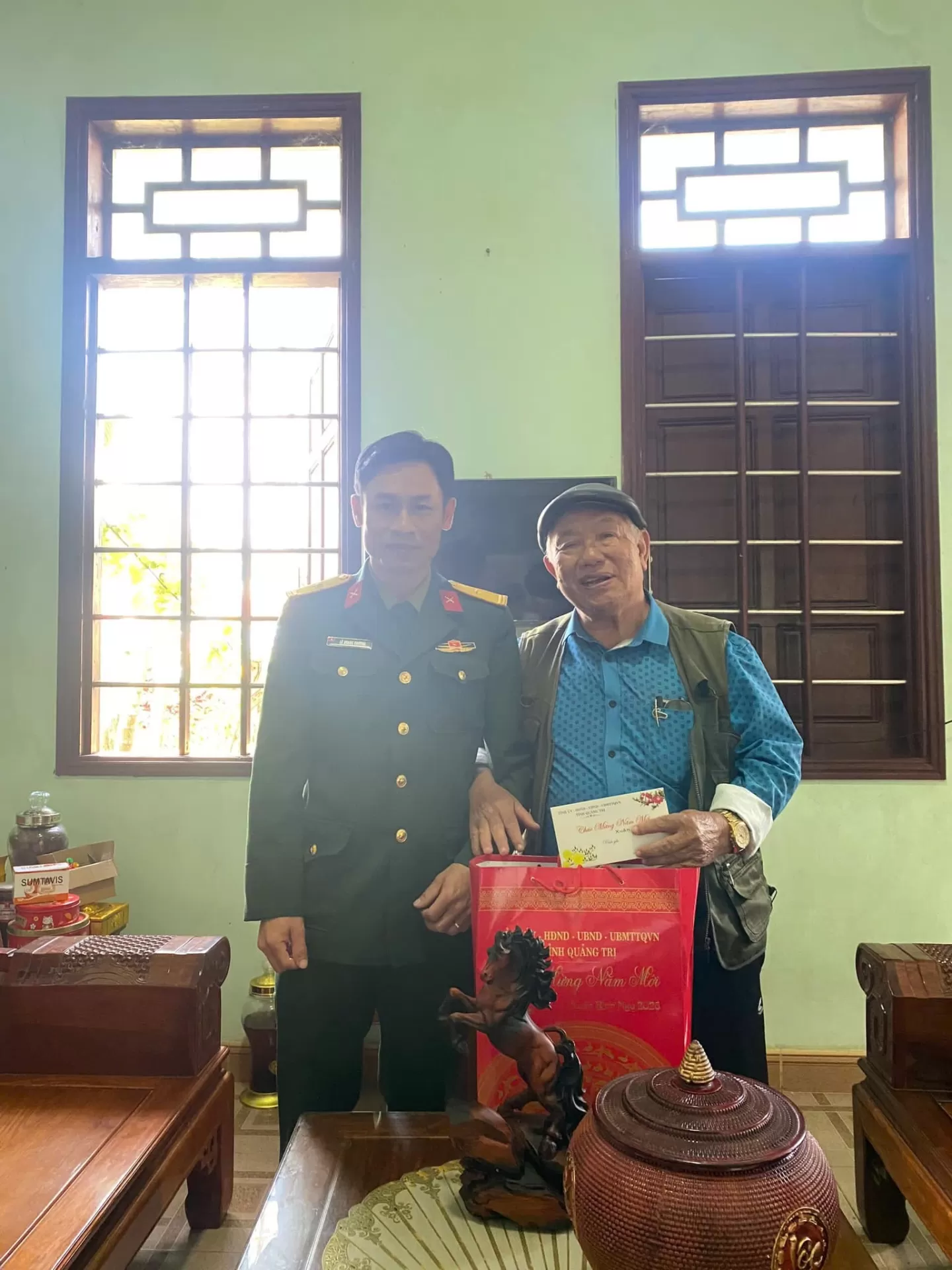 Tết này con không về