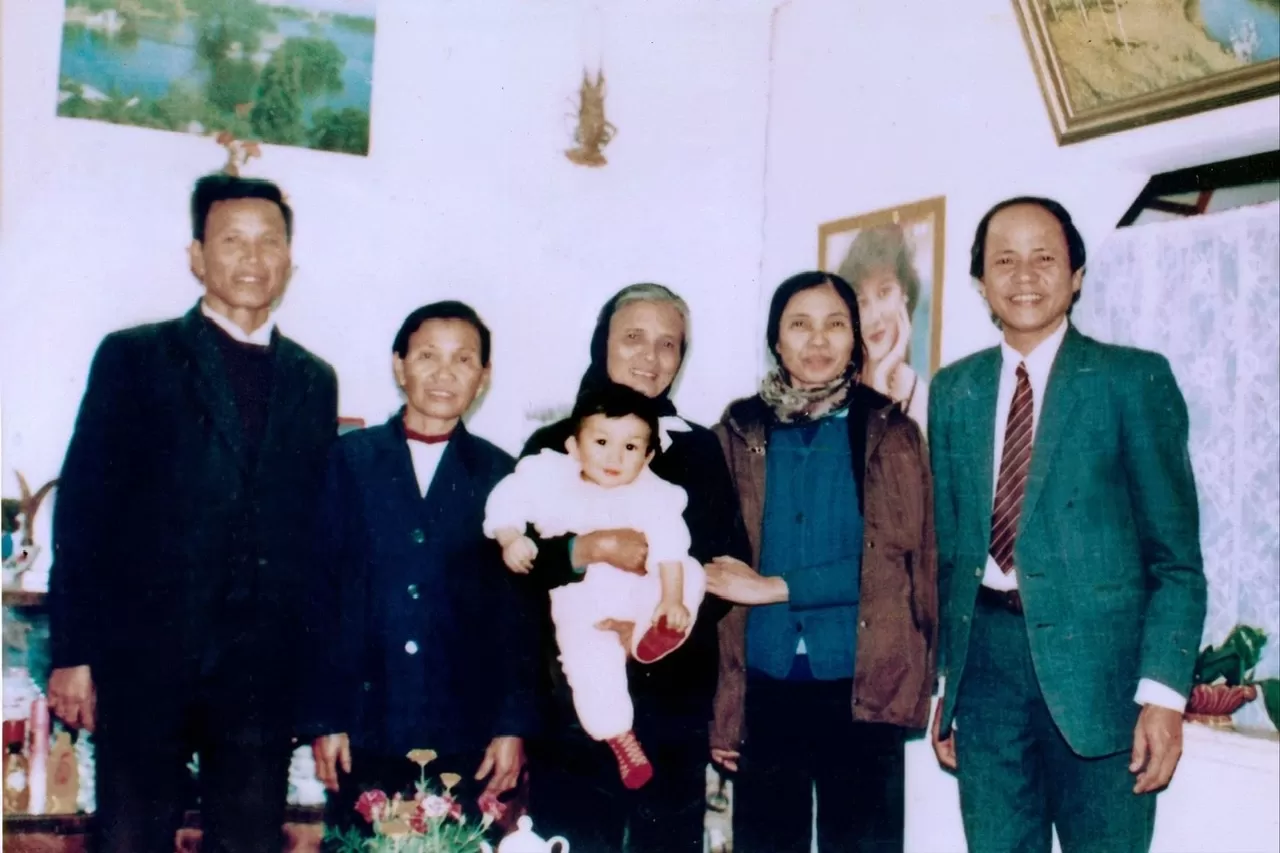 Các mệ O của cháu.