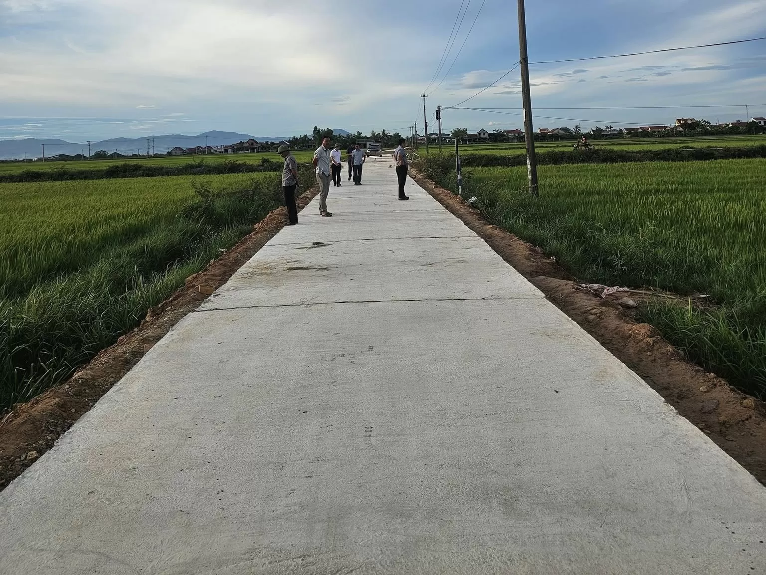 Hoàn thành bê tông hóa đường Kiệt