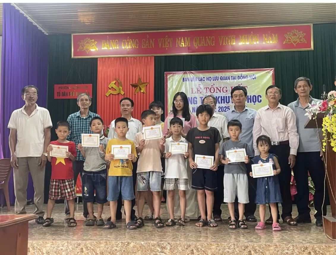 Họ Lưu Quan tại Đồng Hới khen thưởng học sinh giỏi